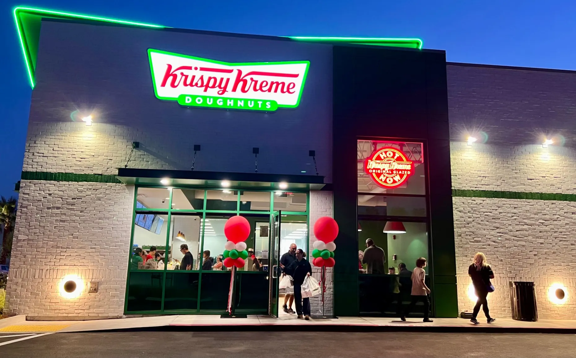 First Look: Krispy Kreme’s New Redlands Shop Draws Early Morning Crowds